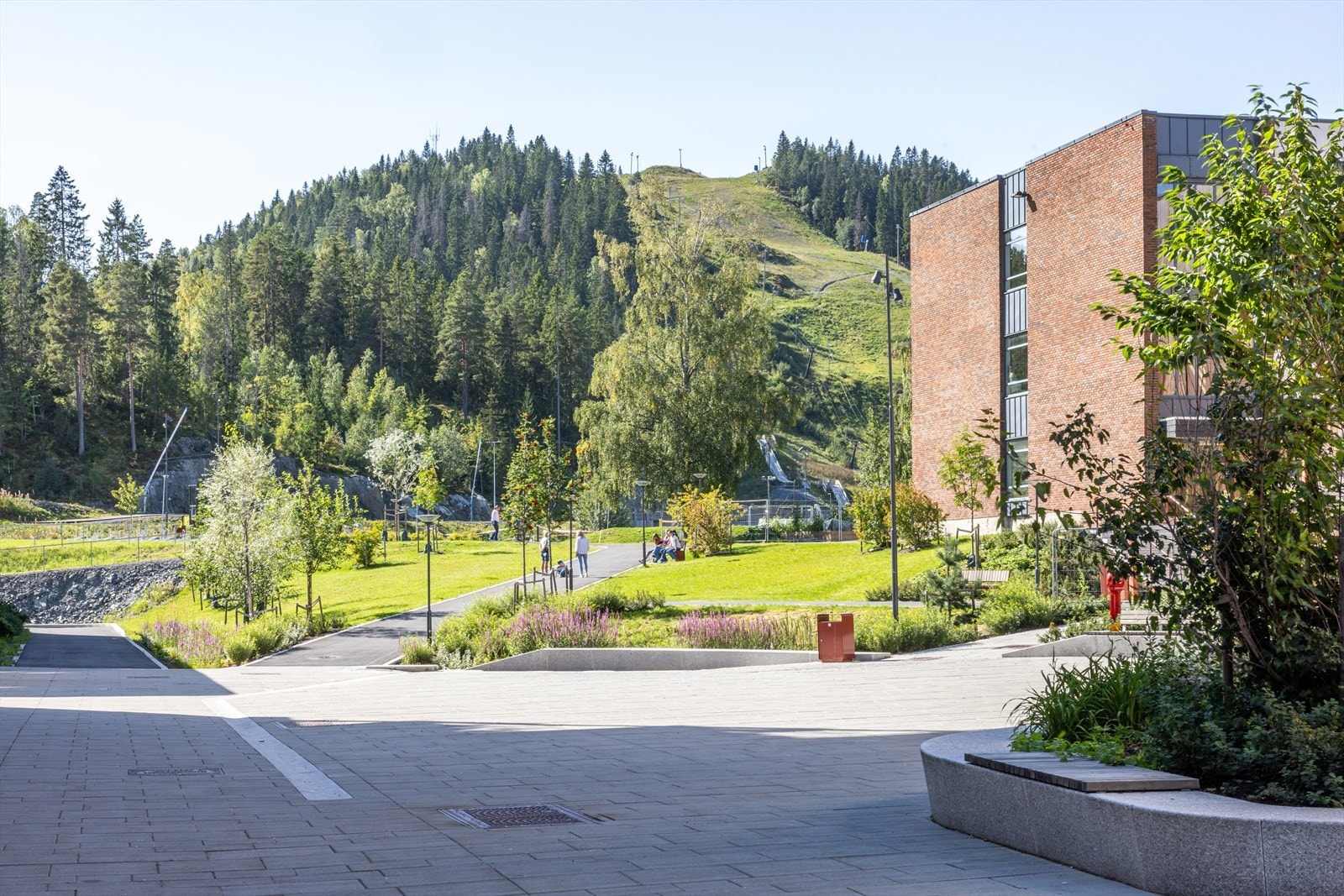 Direkte nærhet til Rælingsåsen og Østmarka. Galleribilde
