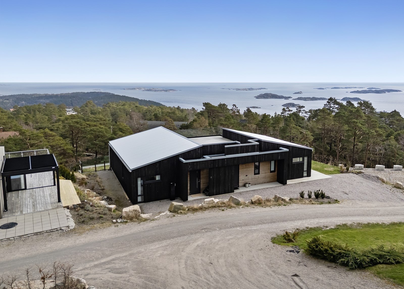Stilren hytte med takterrasse Galleribilde
