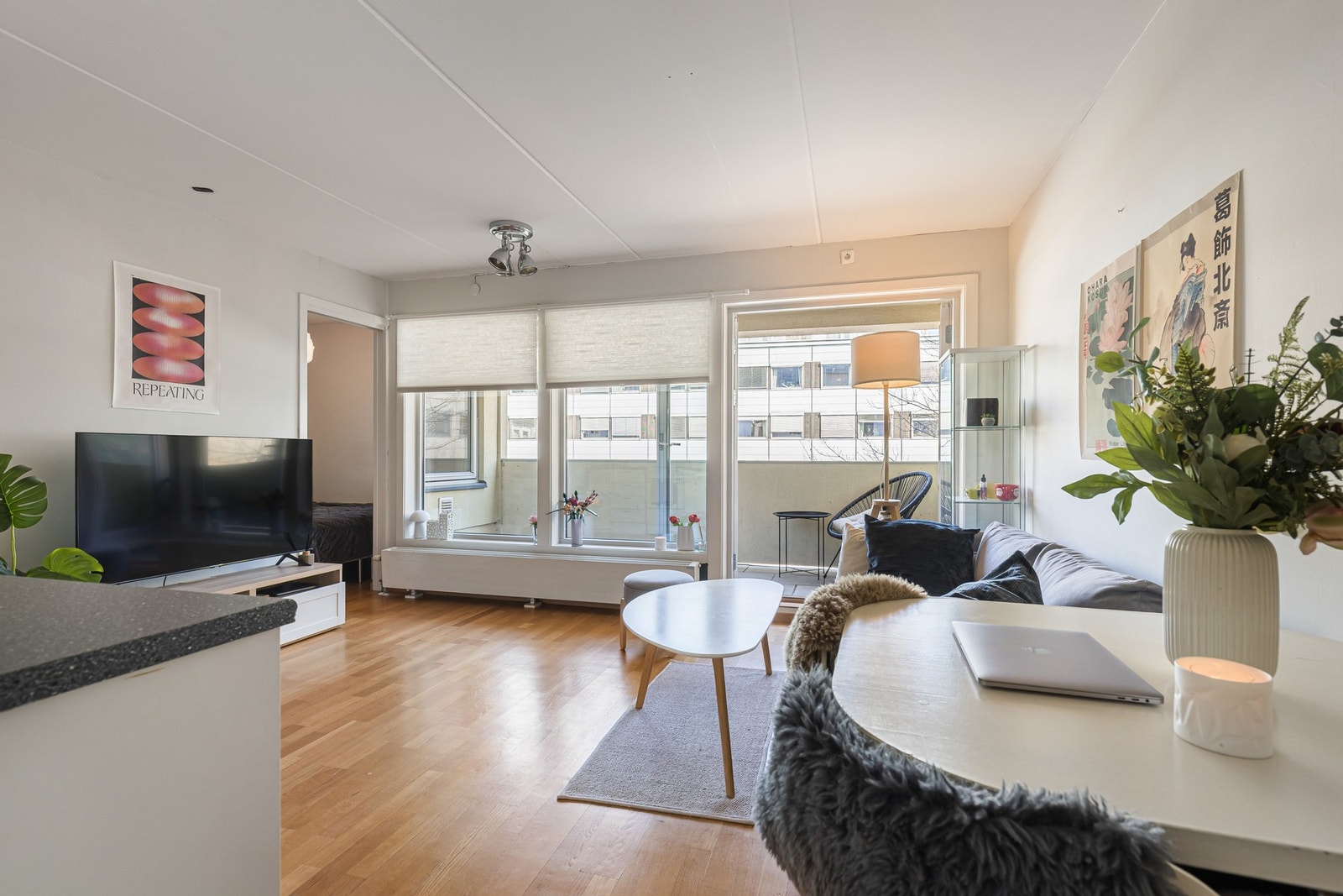 I stuen er det plass til spisegruppe, sofagruppe og mediemøblement. Galleribilde