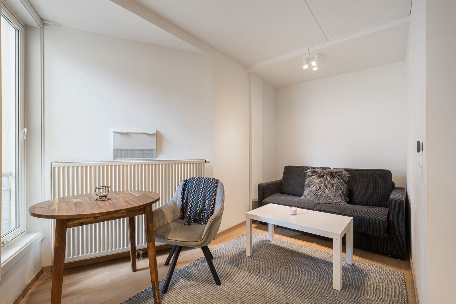 Perfekt plass til sovesofa i egen nisje. Galleribilde