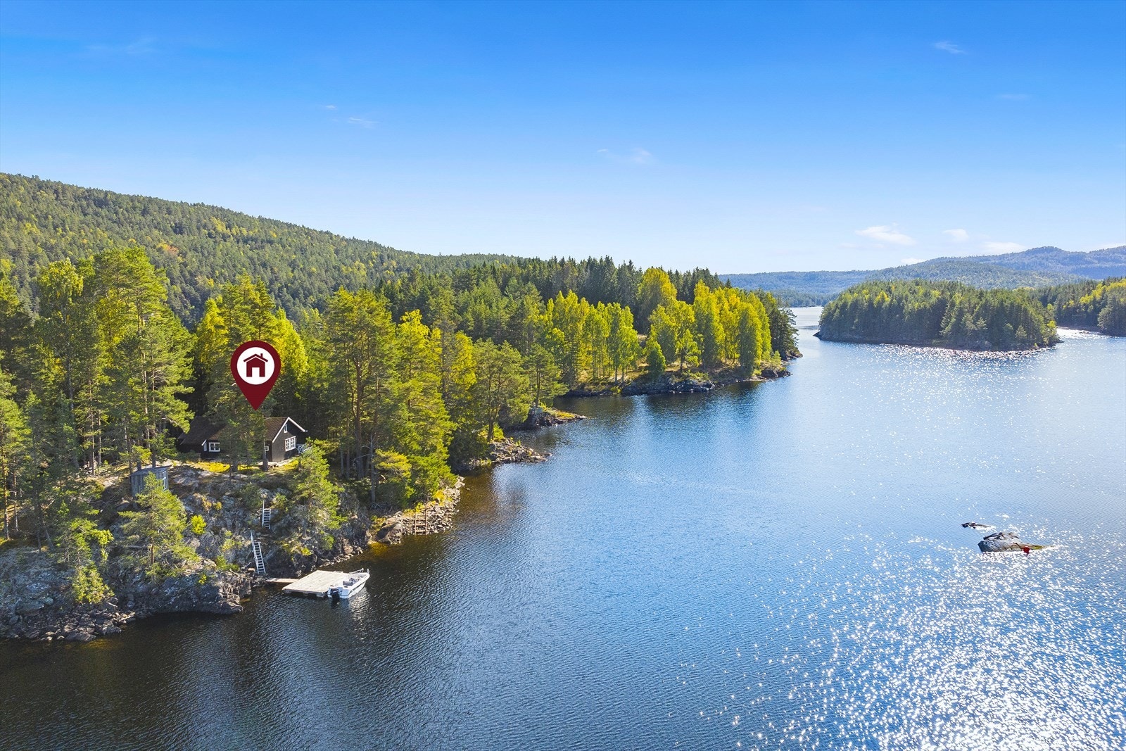 Her er du omringet av fredelig natur og sjø, med kort vei til egen brygge. Galleribilde