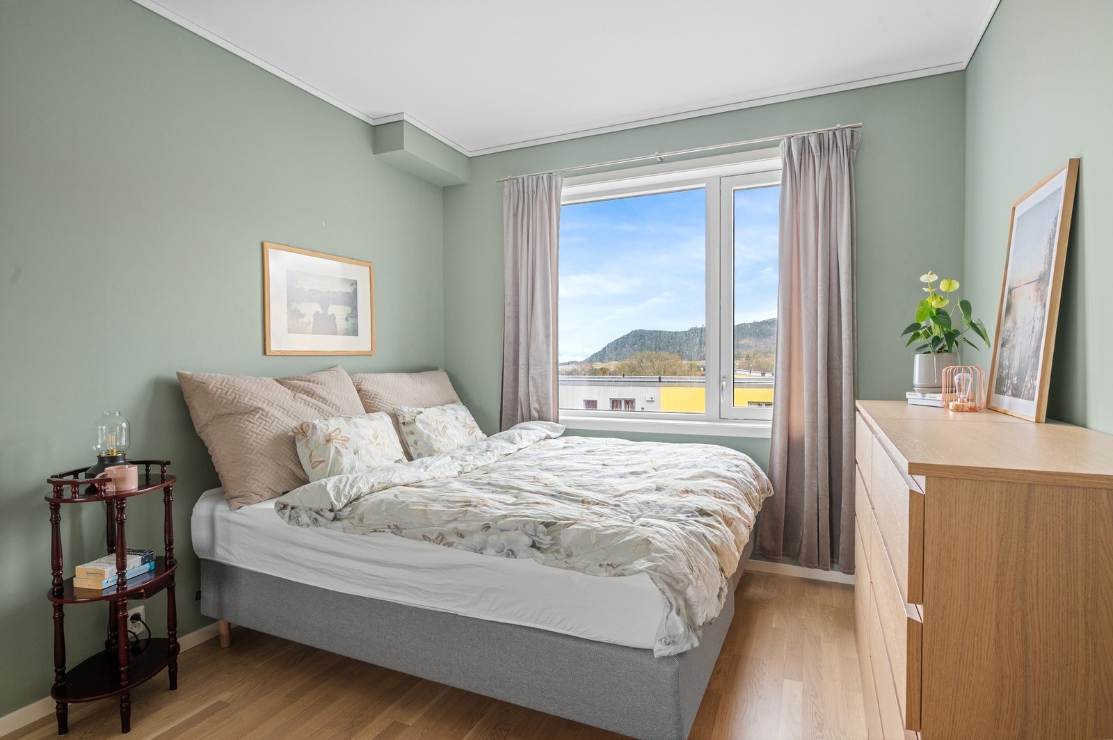 Soverom 1 er på gode 11,8m². Galleribilde