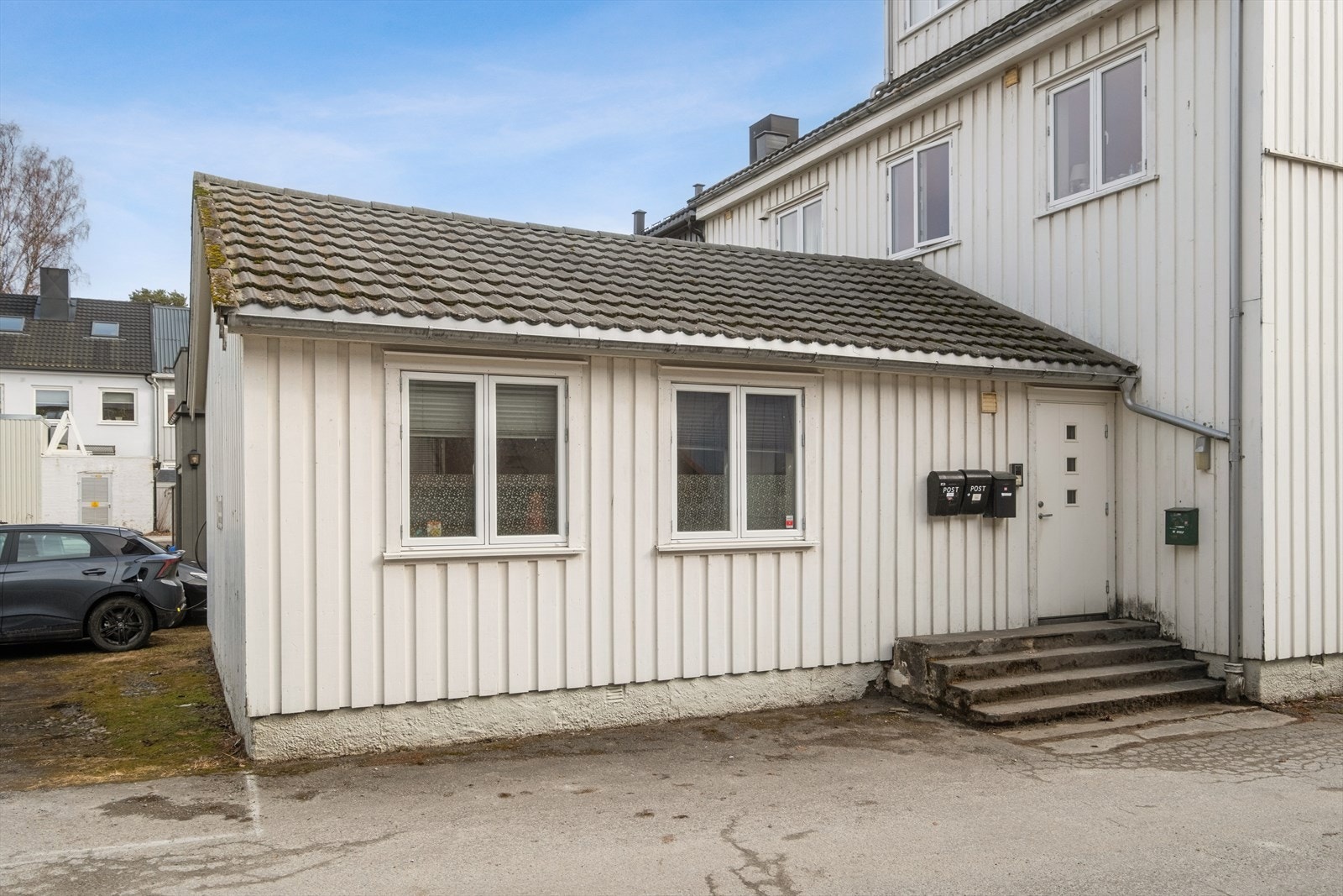 Leiligheten ligger i et tilbygg som ikke deler vegg med naboer. Galleribilde