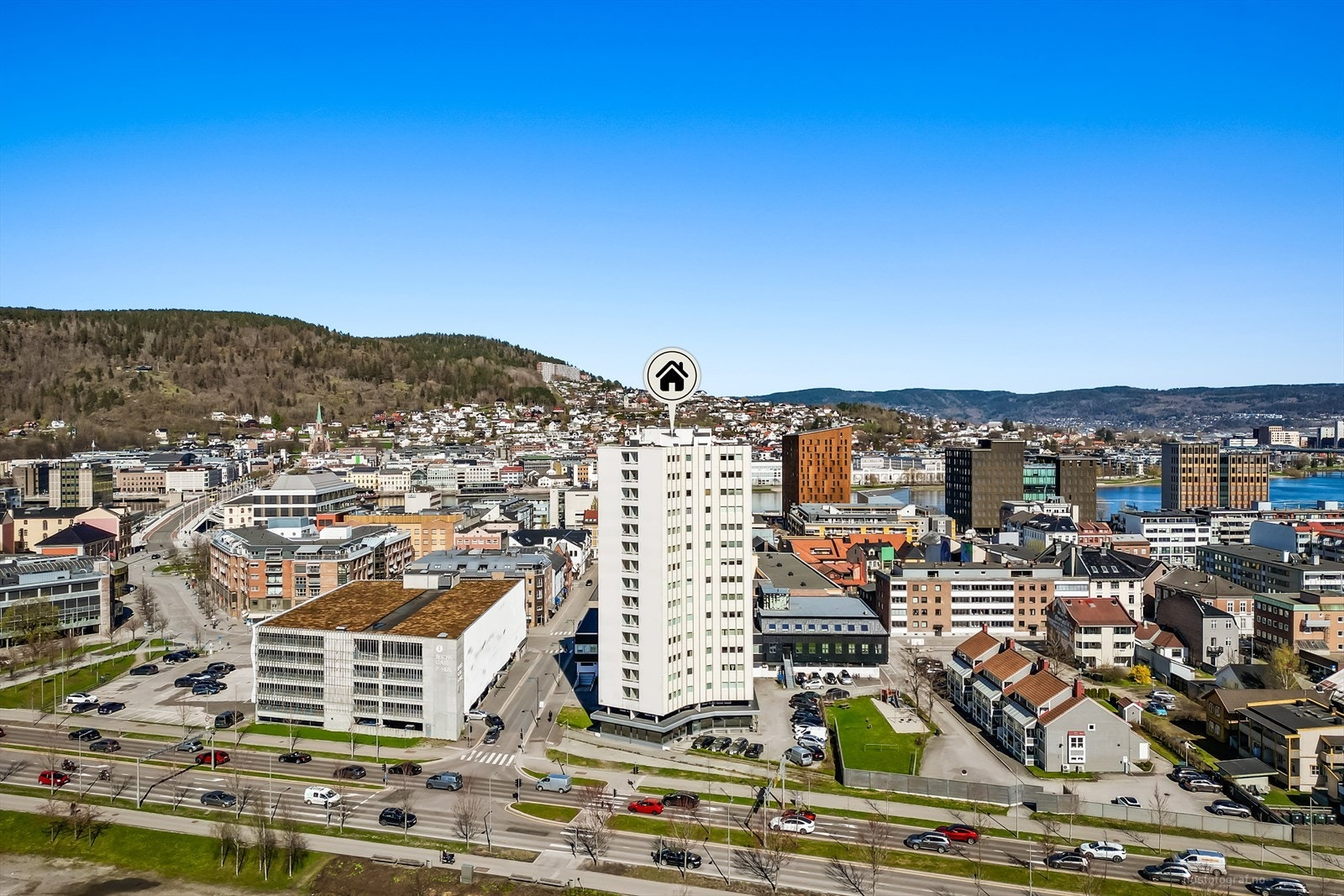 Her bor du sentralt med alle byens fasiliteter i umiddelbar nærhet Galleribilde