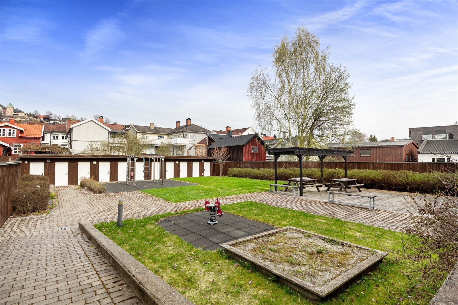 Bakgård Galleribilde