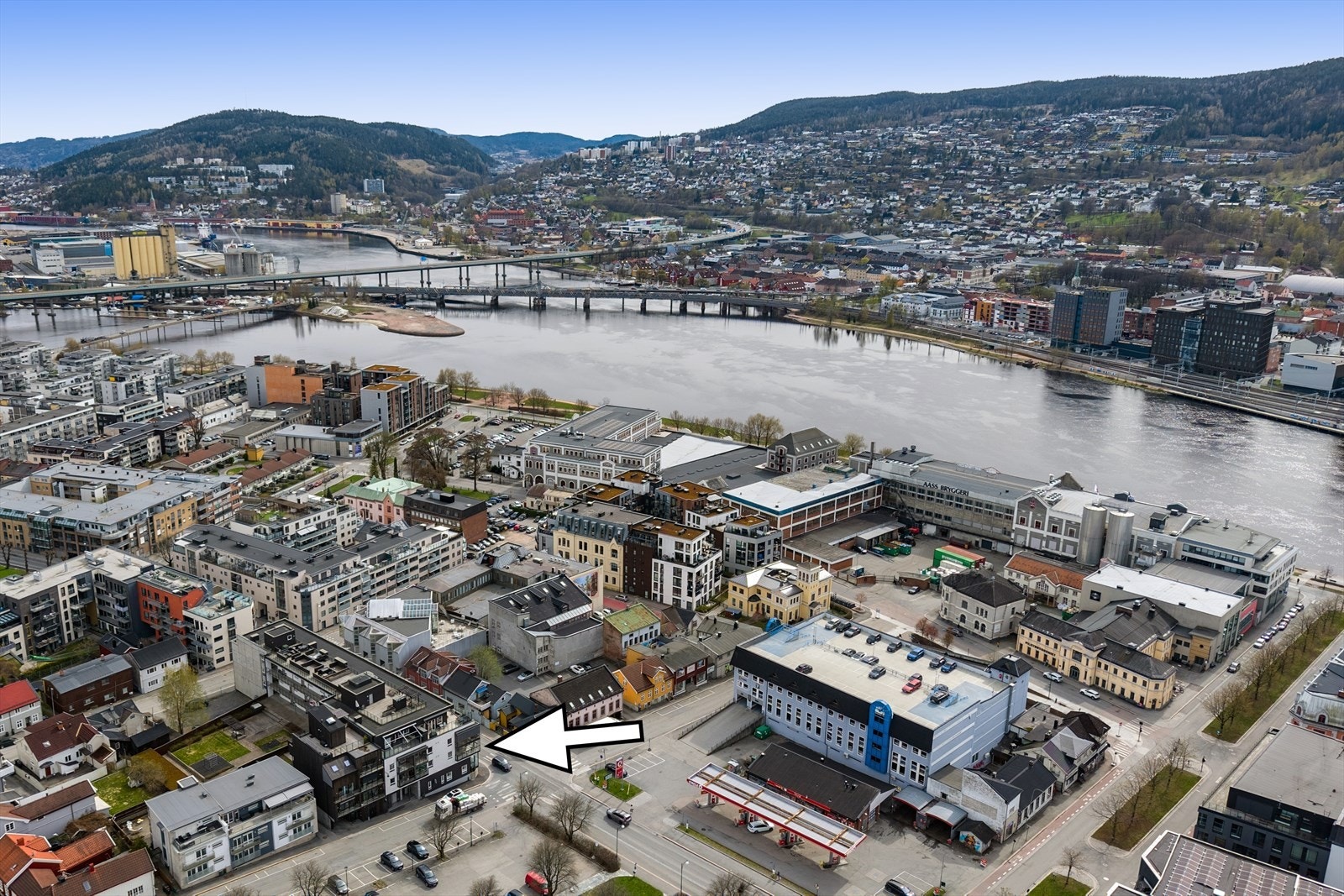 Leiligheten har en meget sentral beliggenhet på Bragernes med gangavstand til "alt" du trenger Galleribilde