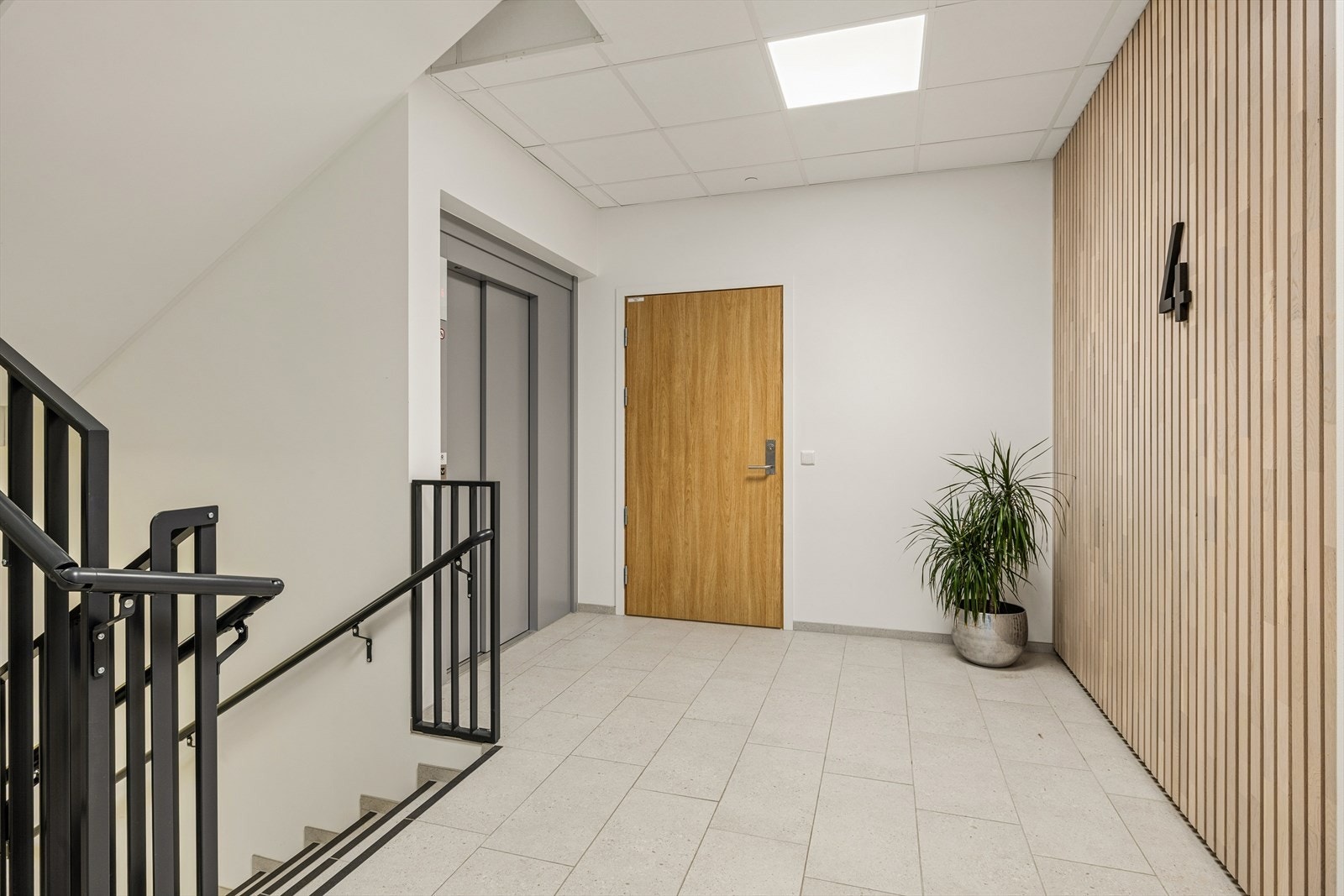 Leiligheten ligger i 4. etasje, med enkel adkomst via heis fra både inngangsparti og garasjeanlegg. Galleribilde