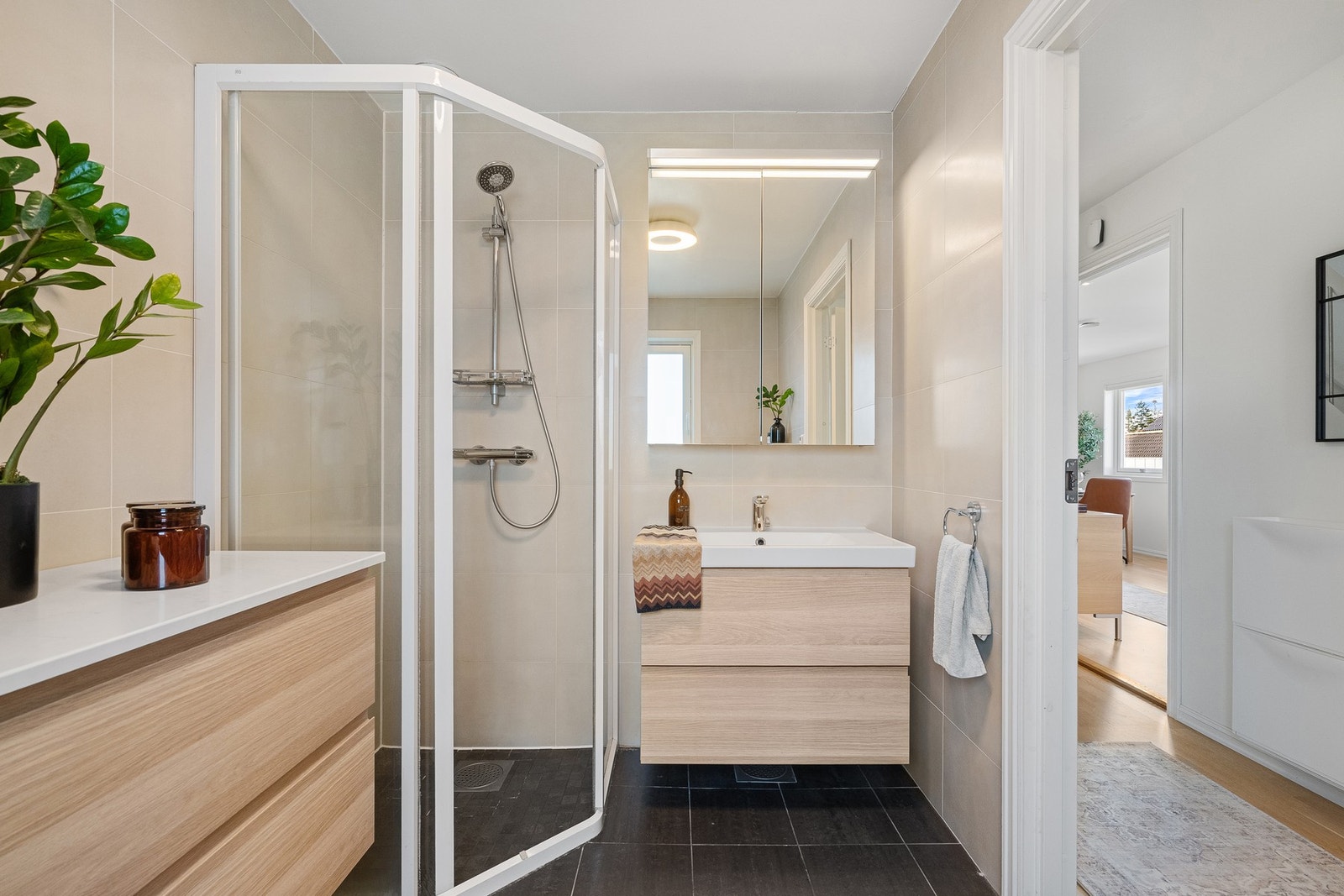Badet er fullt utstyrt med varme i gulv. Galleribilde