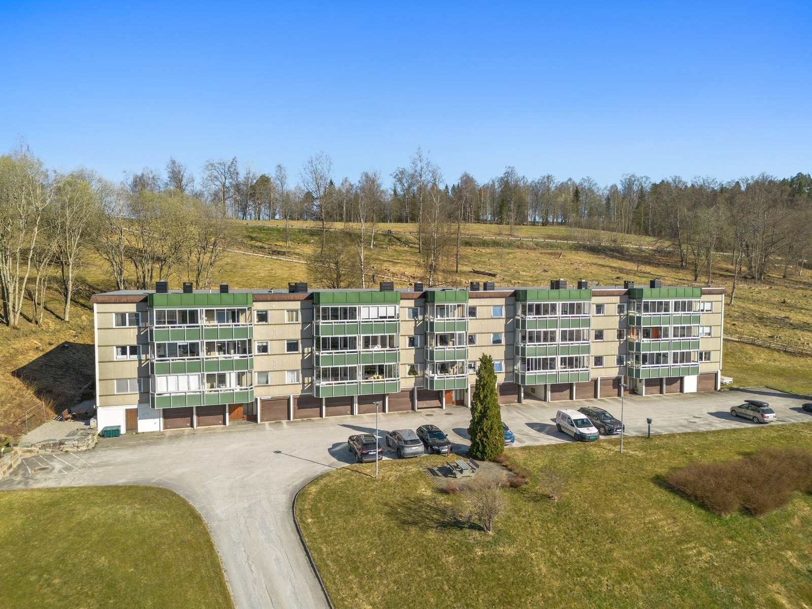 Pen og trivelig toromsleilighet med høy beliggenhet i Eggelia! Galleribilde