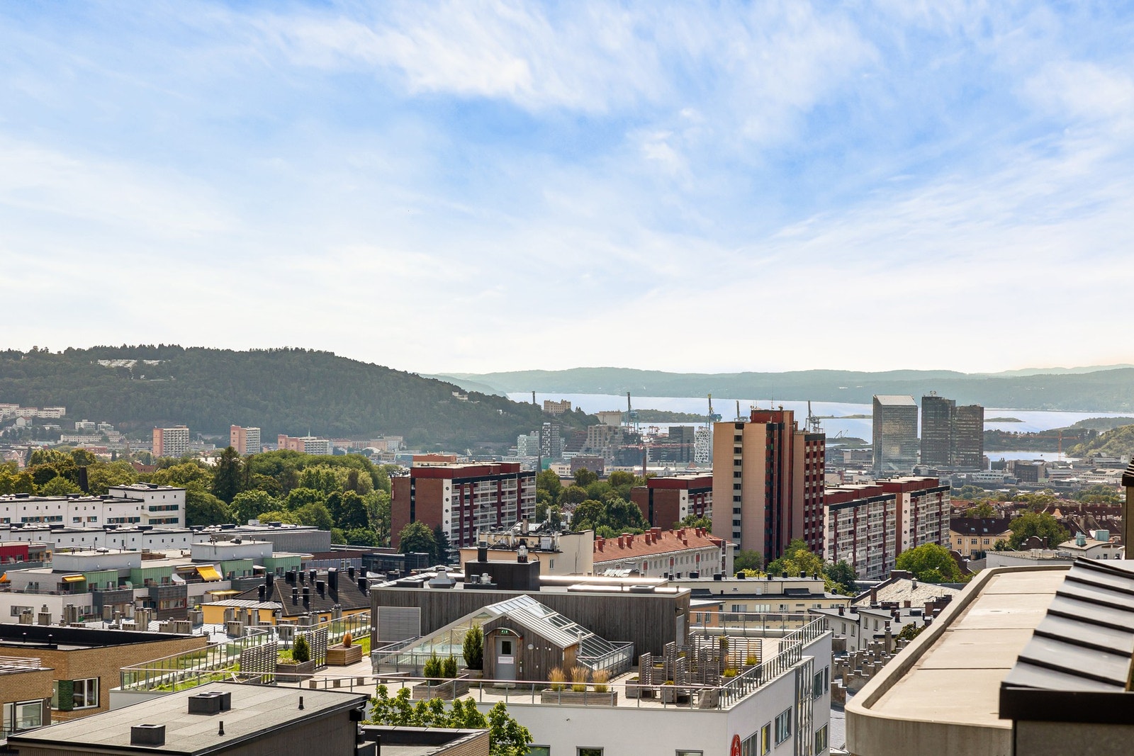 Fra takterrassen har du panoramautsikt over Oslo by. Galleribilde