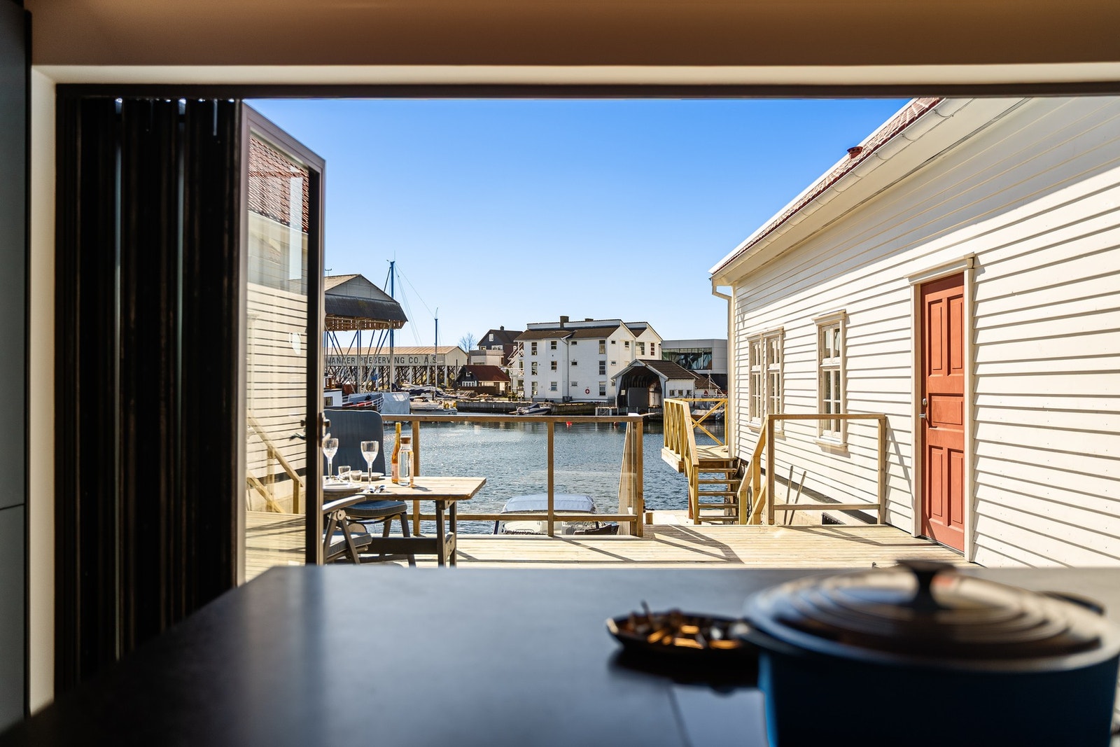 Matlaging med sjøutsikt. Galleribilde