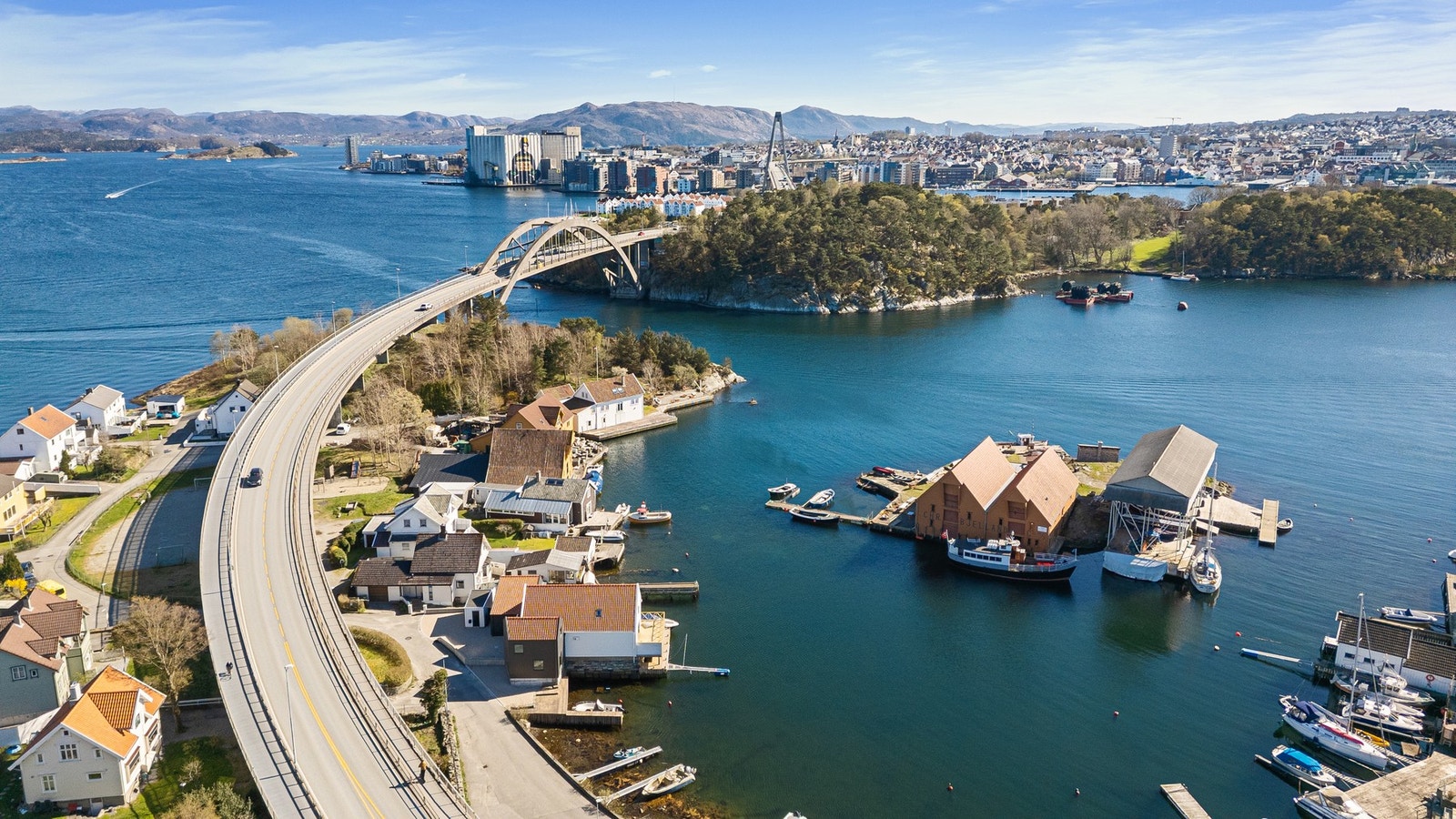 Fra boligen er det kort vei til Stavanger sentrum, enten man velger båt, bil, sykkel eller buss. Galleribilde