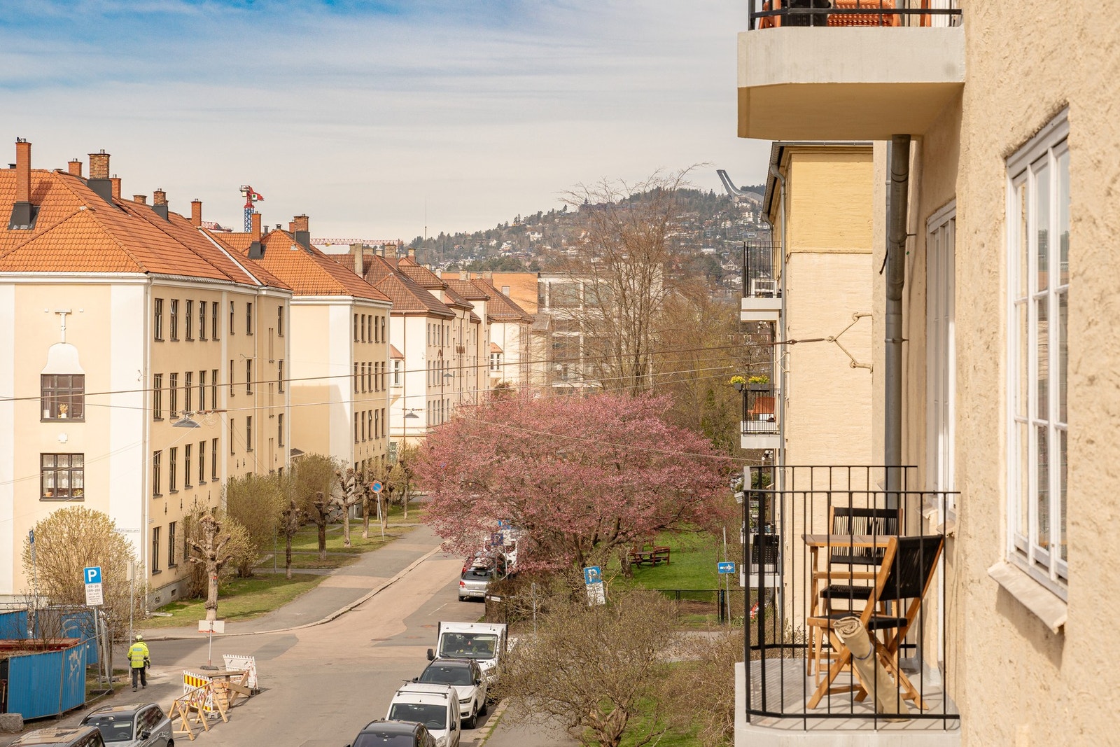 Nymontert sydvendt balkong. Galleribilde