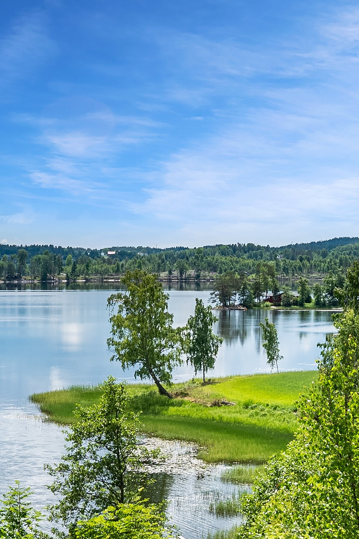 Lyseren har svært rent vann og det er fantastiske muligheter for bading, båtliv, kajakk og fiske. Vinterstid forvandles området til et eldorado for ski, skøyter og isfiske. Galleribilde