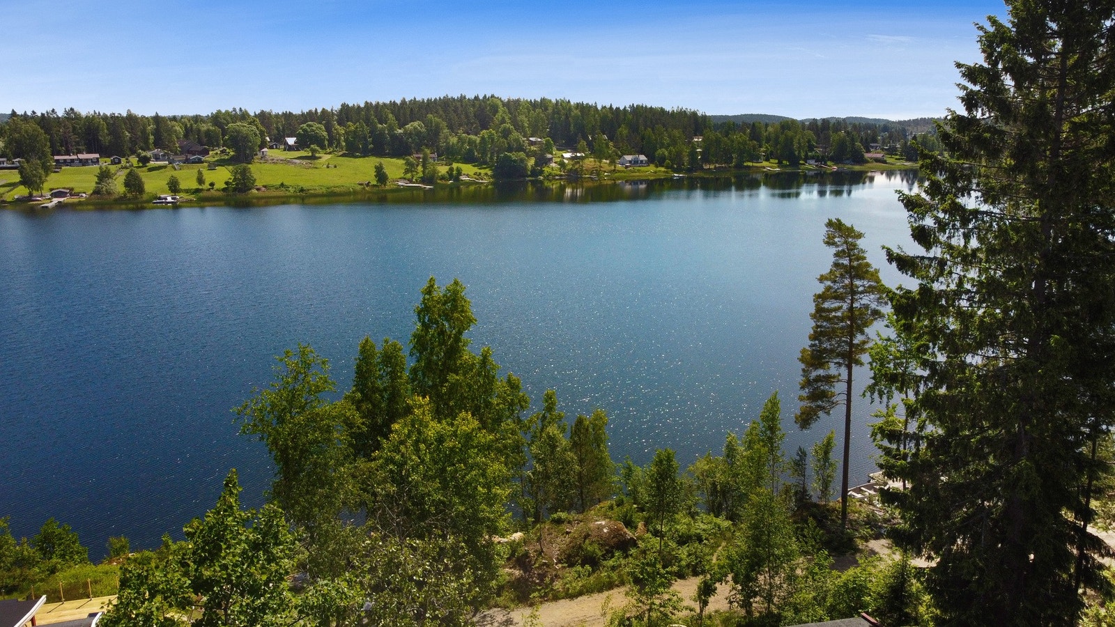 Området gir flotte muligheter for både bading og fiske i umiddelbar nærhet. Galleribilde