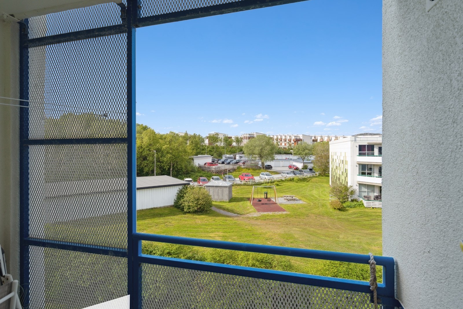 Utsikt fra den nordvente luftebalkongen på hovedsoverommet. Galleribilde