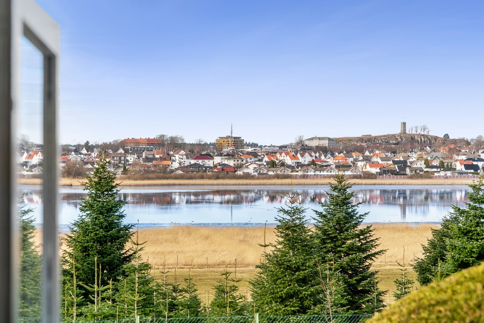 Fra dette rommet har man nydelig utsikt Galleribilde