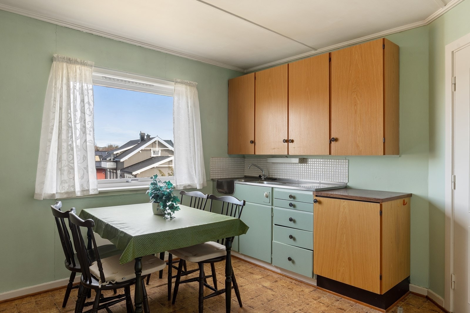 2.etasje byr også på et enkelt kjøkken Galleribilde