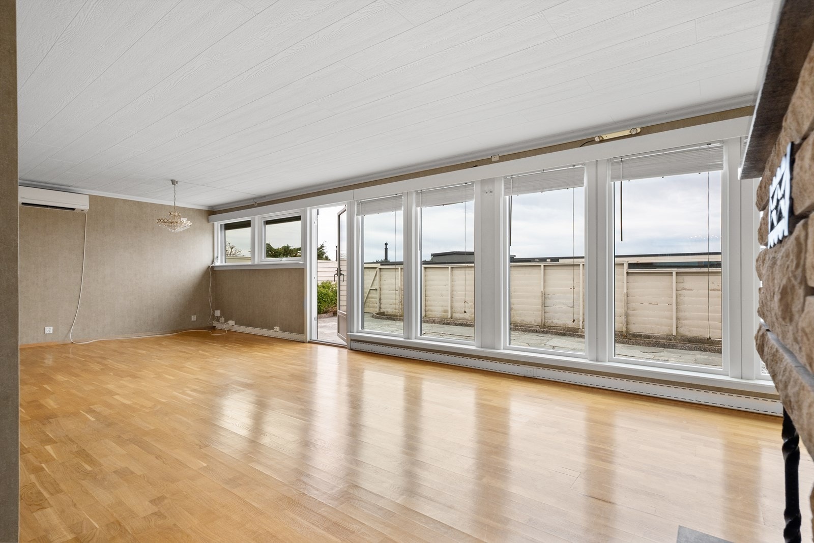 Ca. 45 kvm. stue med utgang til solrik uteplass Galleribilde