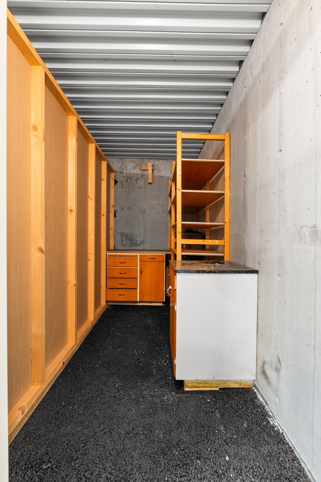 Bod med fast innredning/hyller Galleribilde