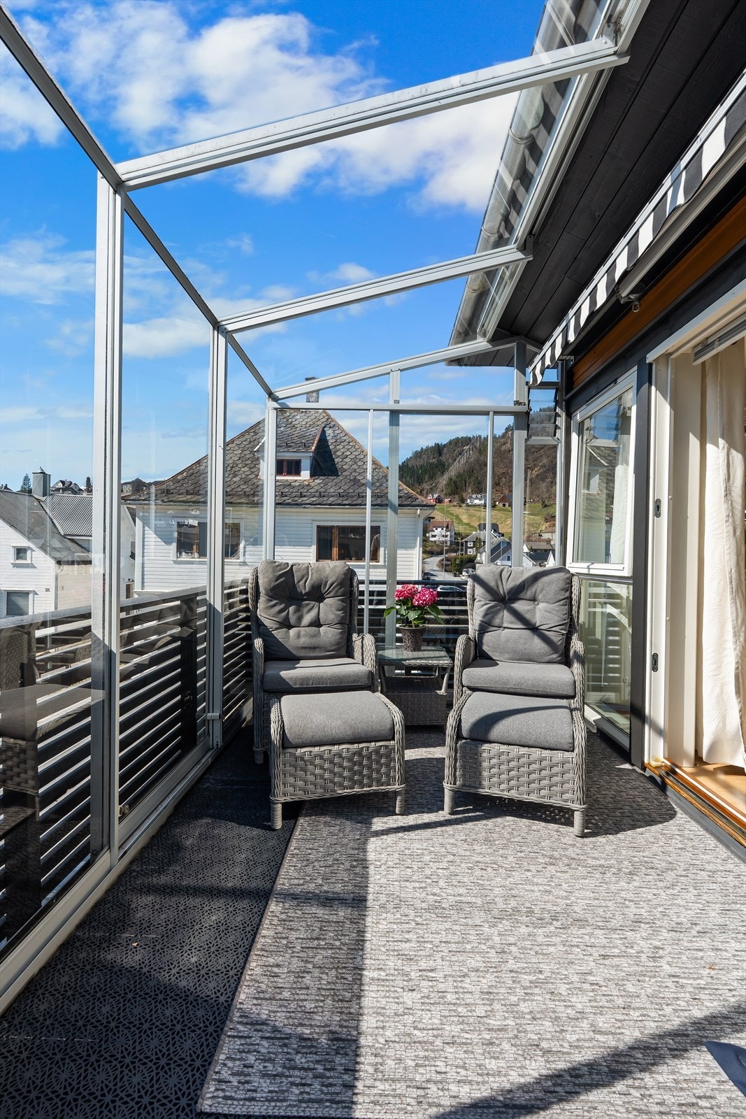 Innglasset balkong Galleribilde