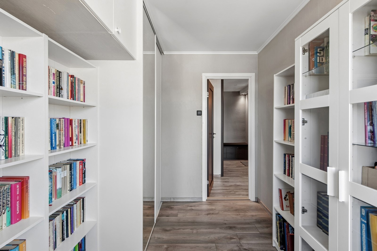 Med tre soverom er det fleksibilitet til å innrede etter behov, enten det er som barnerom, gjesterom eller hjemmekontor. Galleribilde