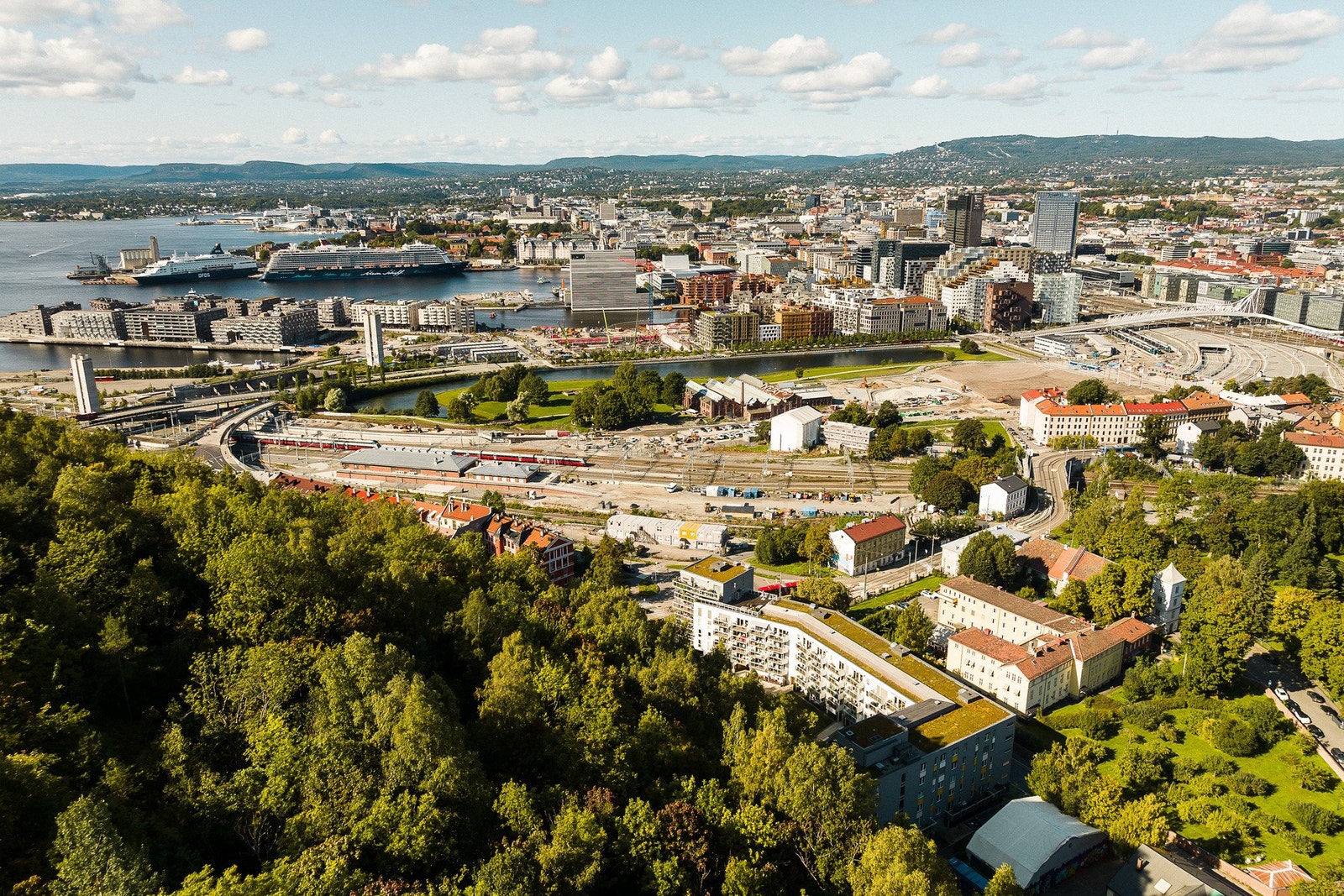 Beliggende i populære Ekebergportalen med kort vei til sentrum og Bjørvika. Galleribilde