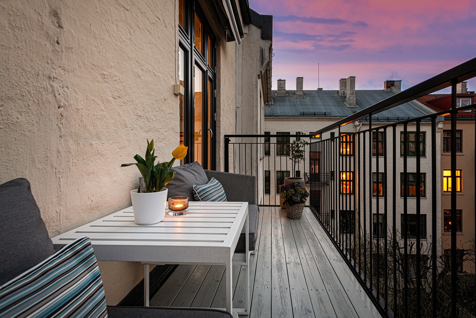 Fra soverommet er det utgang til en balkong på 7 m² Galleribilde