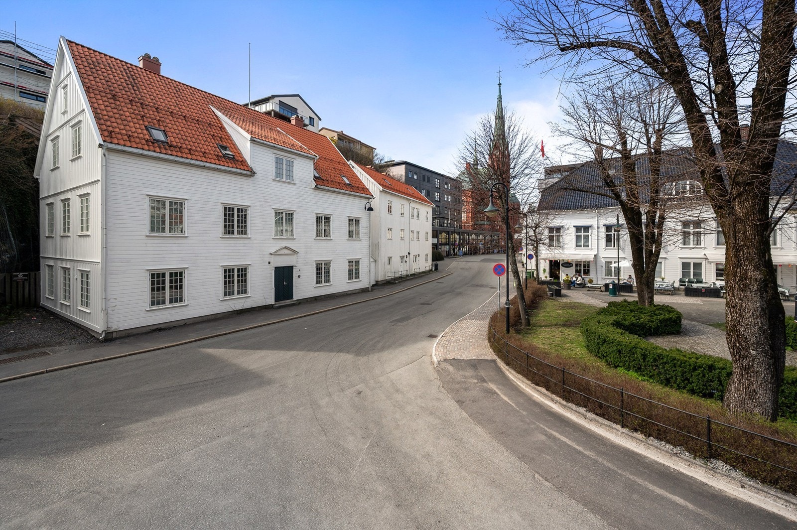 Leiligheten ligger sentralt plassert i Arendal sentrum, med alt du trenger i umiddelbar nærhet. Galleribilde