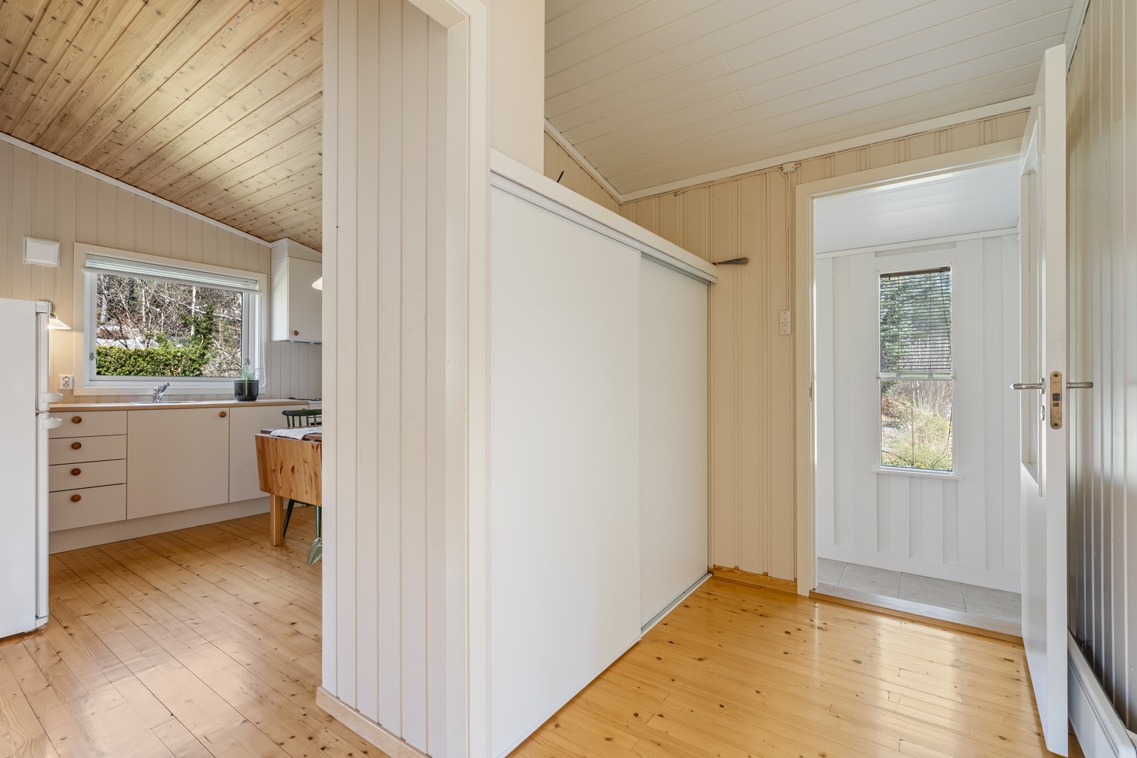 Entre/gang med skyvedørsgarderobe Galleribilde