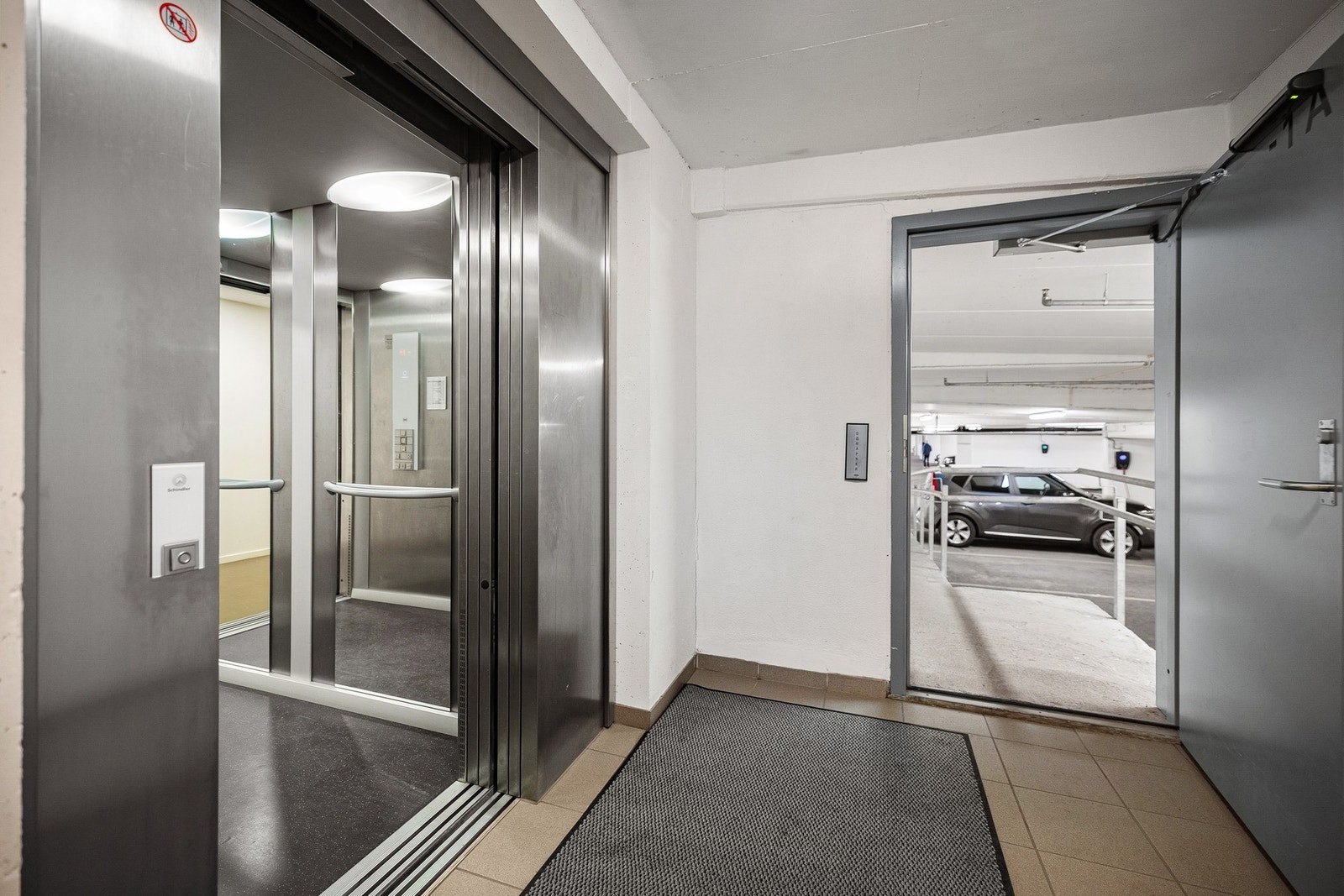 Heis ned til parkeringsplass Galleribilde