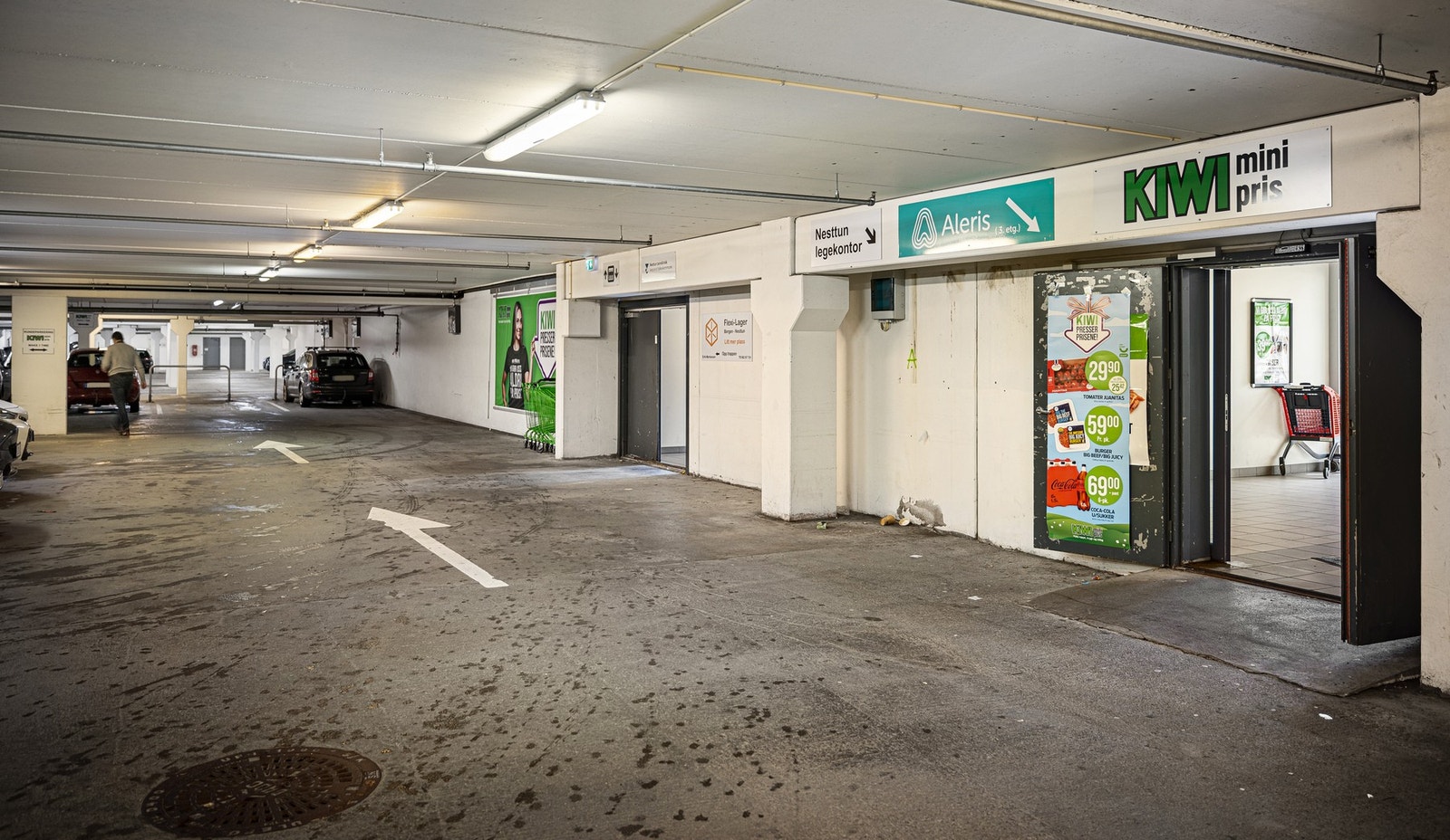 Fra fellesområdene kommer du enkelt til nærmeste dagligvare via heis. Galleribilde