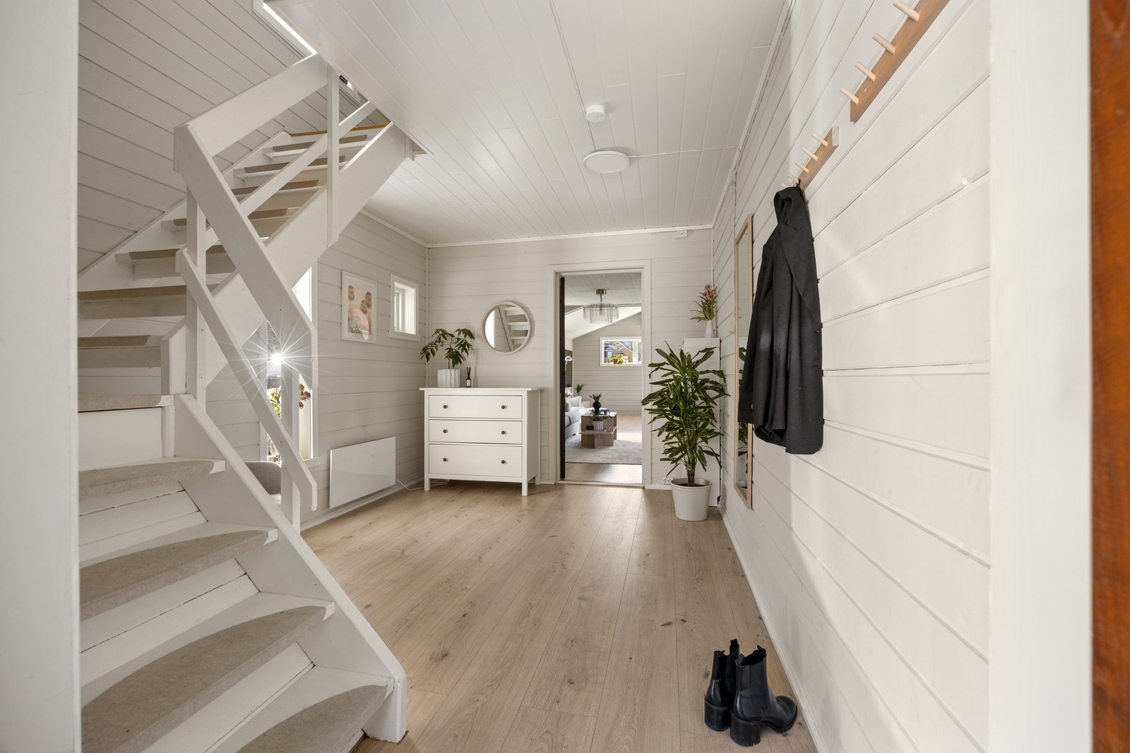 Her er det også romslig nok til at man kan få satt inn en trapp ned til kjelleren. Galleribilde