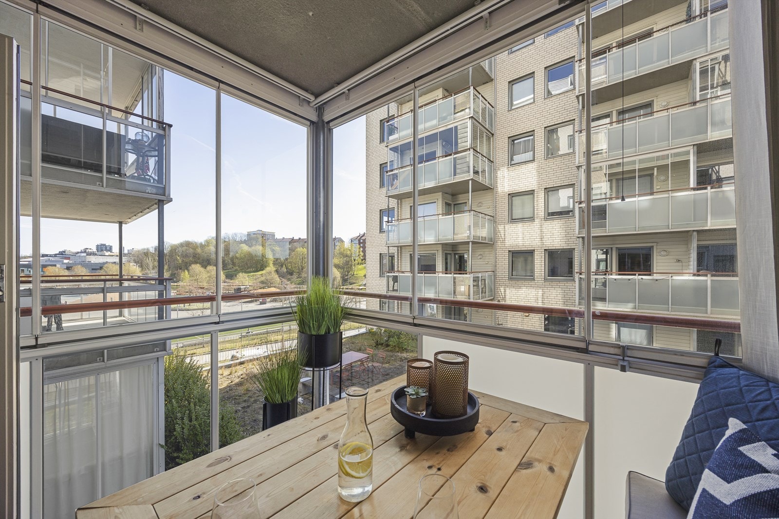 Terrassen fungerer som et naturlig ekstra oppholdsrom gjennom store deler av året. Galleribilde