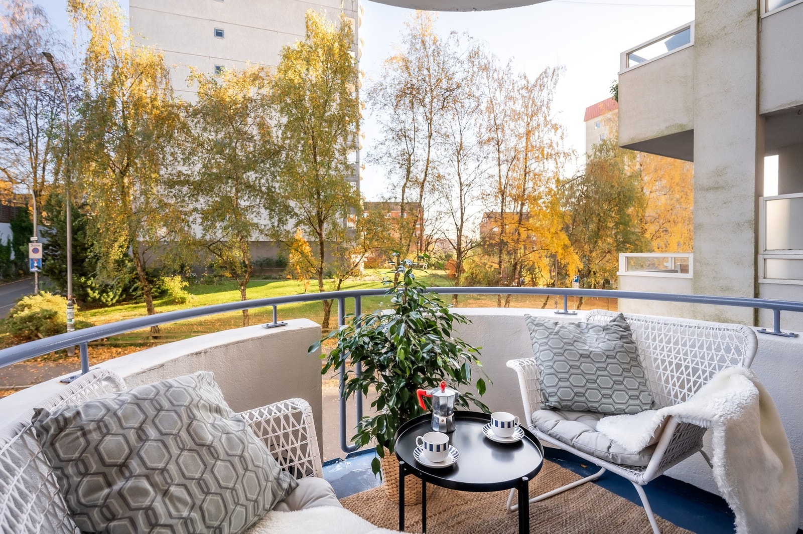 Balkongen vender mot rolig sidegate og har ingen innsyn. Galleribilde
