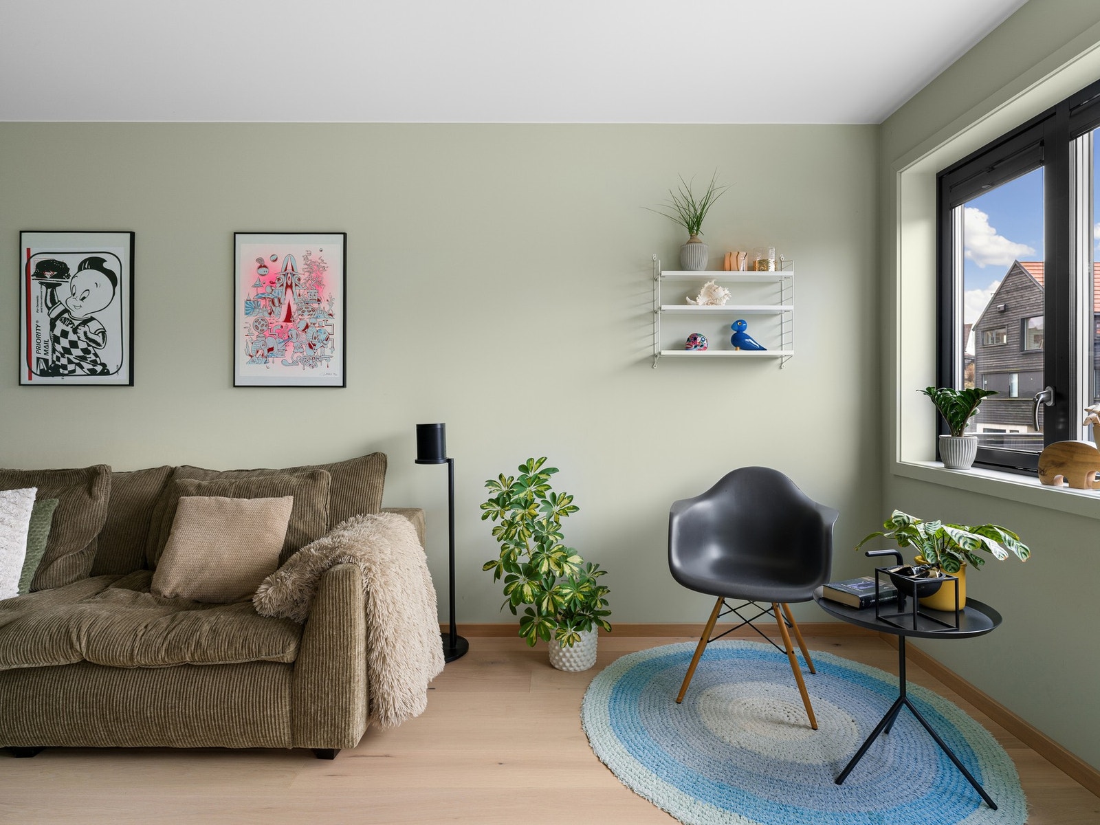 Denne delen av boligen er et ideelt rom for å trekke seg tilbake og nyte tid med familie og venner. Galleribilde