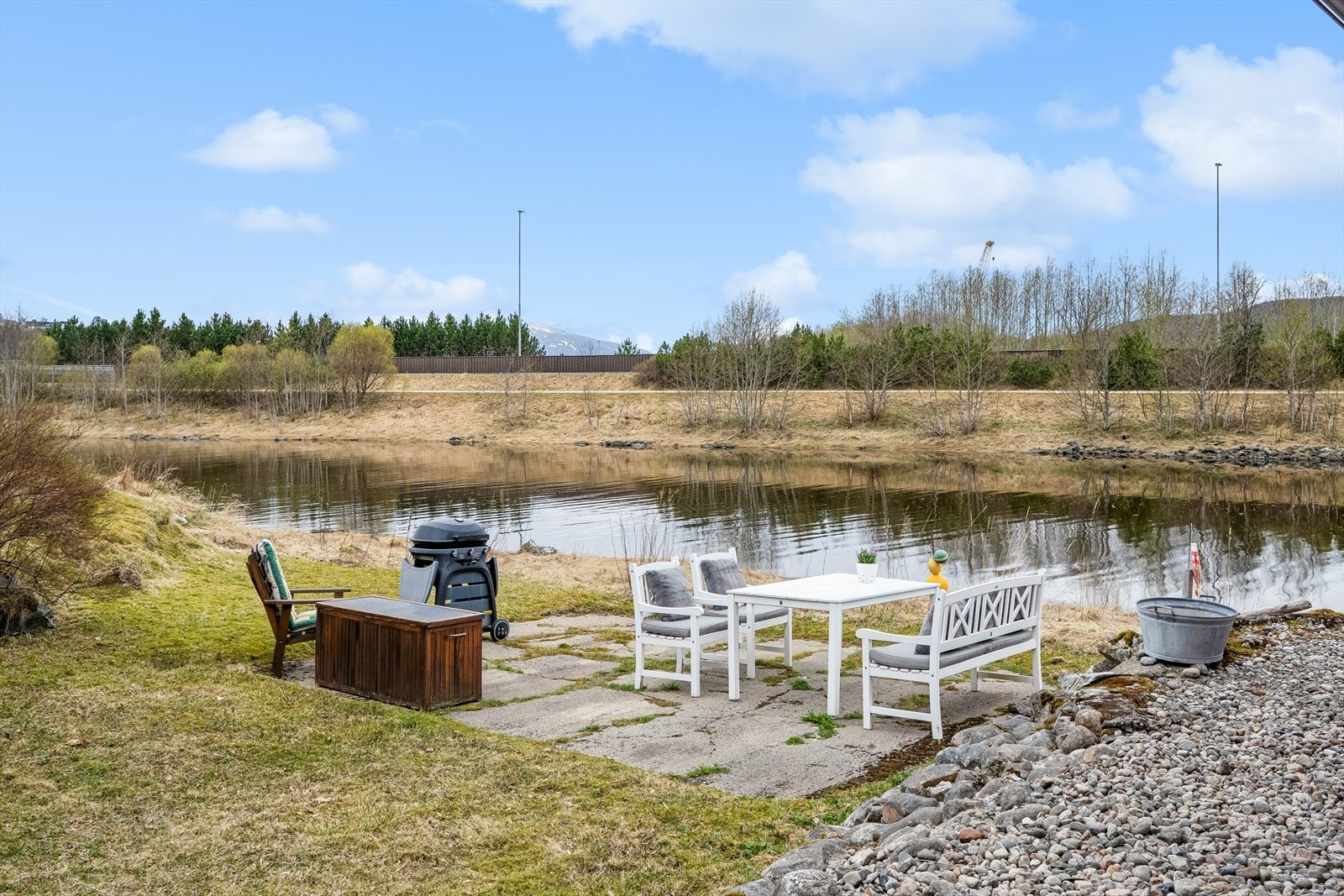 Landlig uteplass Galleribilde