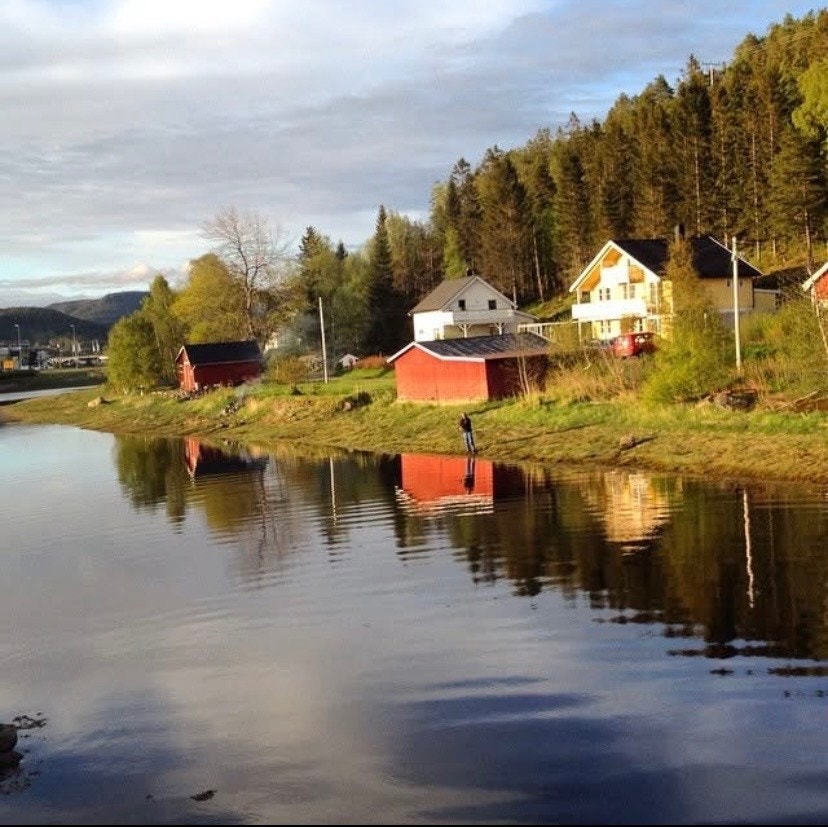 Sjelden sjanse på landlig og sentrumsnær enebolig ved sjøen. Galleribilde