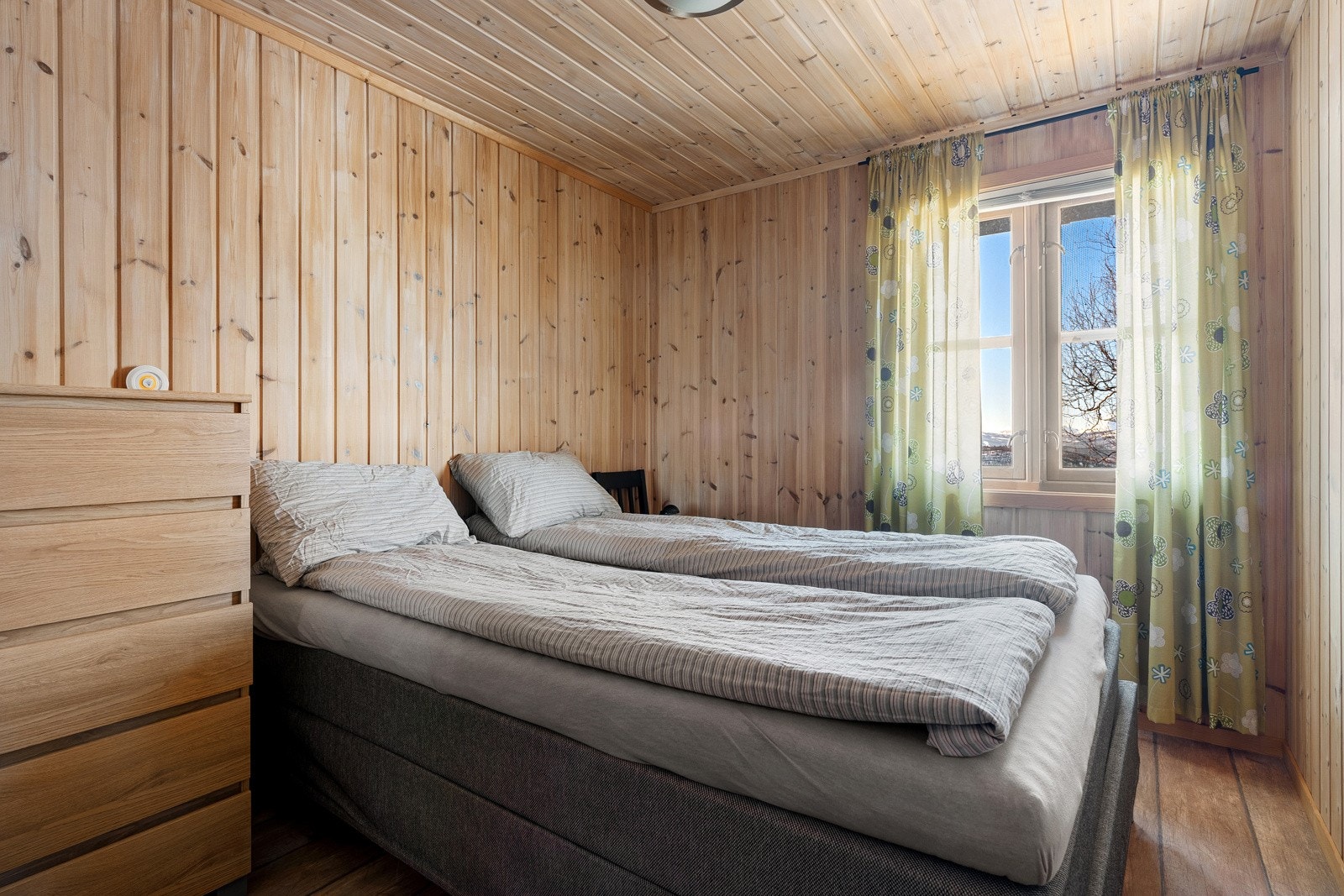 Soverommene er av god størrelse.