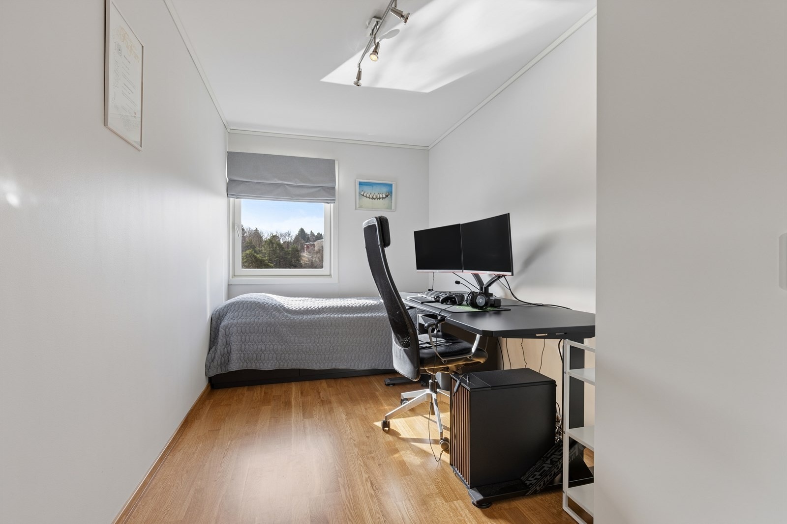 Det andre soverommet egner seg godt som barnerom, gjesterom eller kontor. Galleribilde