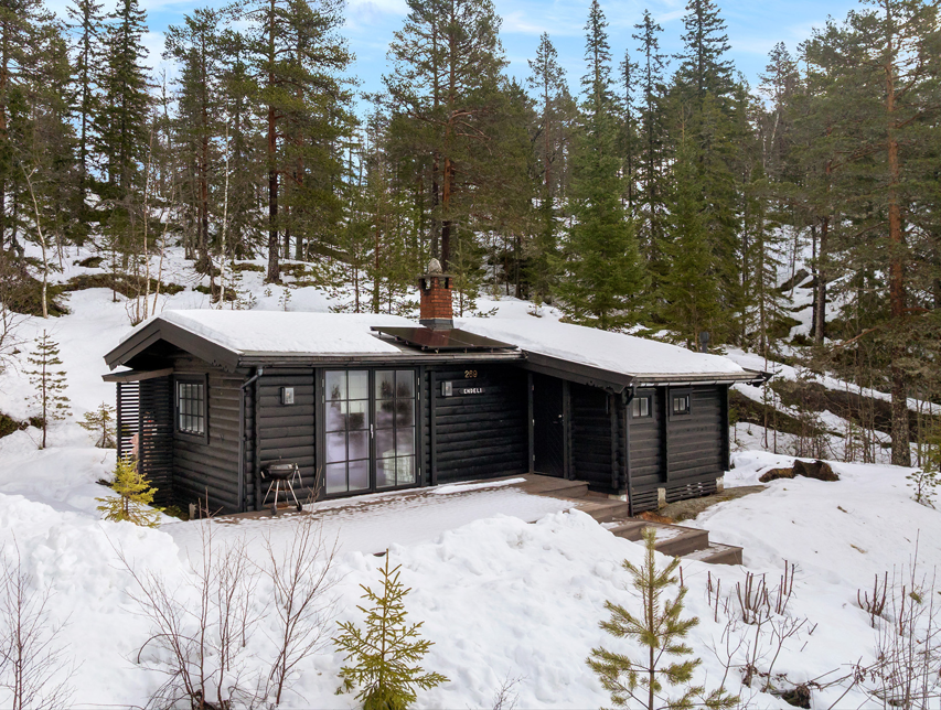 Fin hytte med usjenert beliggenhet - foto: Bjørnar Jokerud Galleribilde