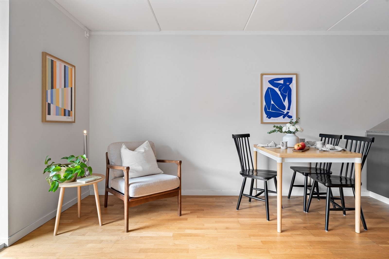 Det er god plass til å dekke opp med langbord om ønskelig. Galleribilde