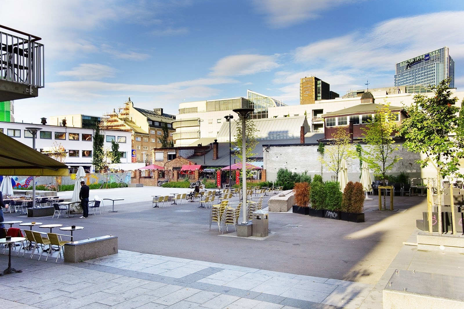 Ca. 350 meter til Teaterplassen med flere serveringssteder. Galleribilde