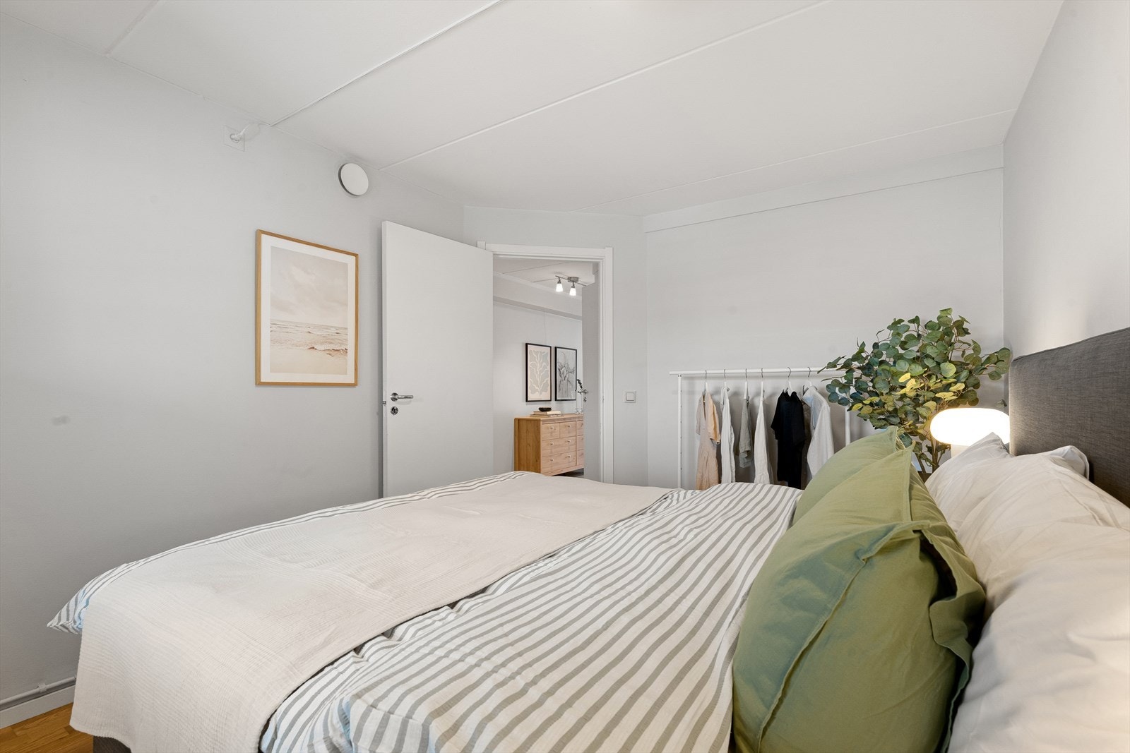 Plass til å sette opp garderobeskap om ønskelig. Galleribilde