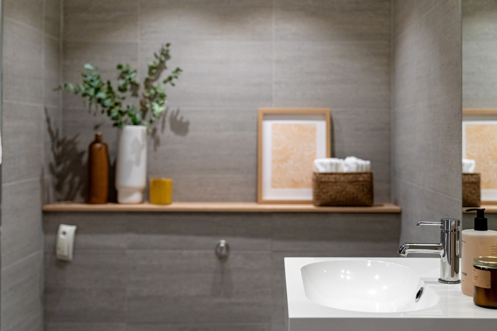 Badet har downlights i himling og varme i gulv. Galleribilde