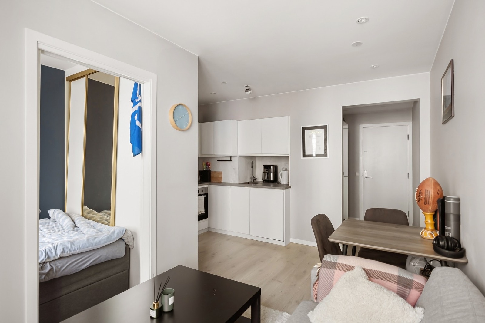 Hele leiligheten er vendt mot rolig bakgård. Galleribilde