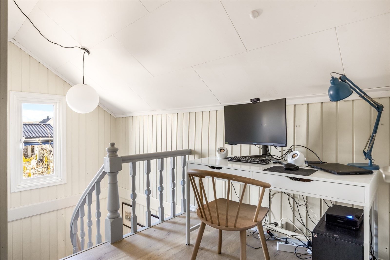 Trappegang med plass til kontorpult, noe som gir gode rammer for hjemmearbeid. Galleribilde
