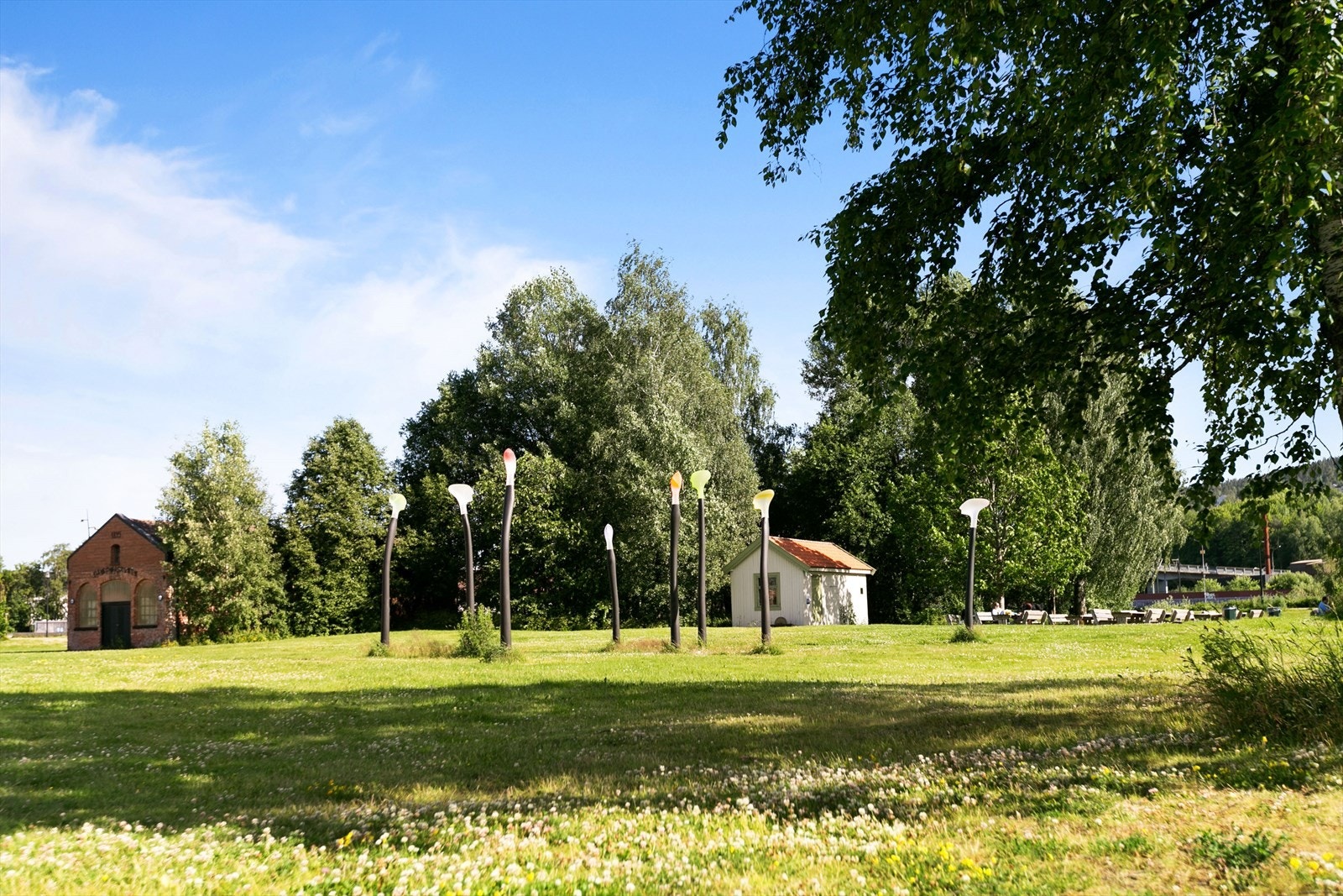 Liker du å starte eller avslutte dagen med en joggetur, anbefales ruten gjennom Elvebredden kunstpark langs Nitelva og Sagelva. Galleribilde