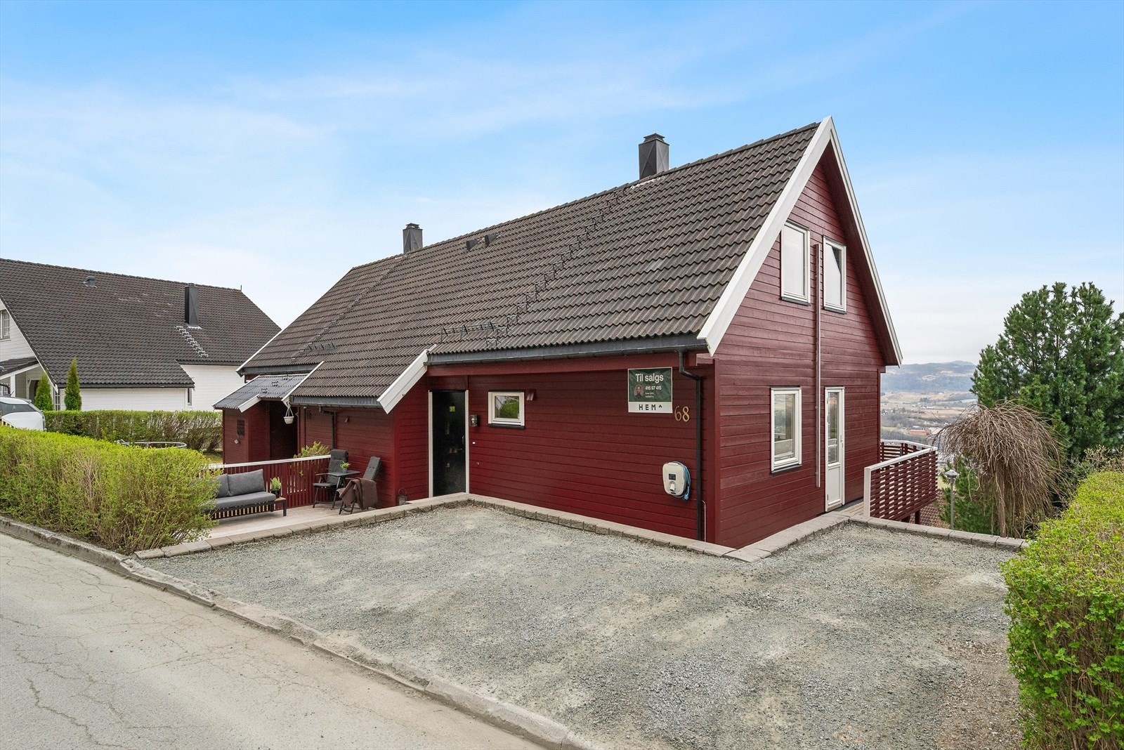 En lys og velholdt halvpart av tomannsbolig med egen utleiedel i sokkel! Galleribilde