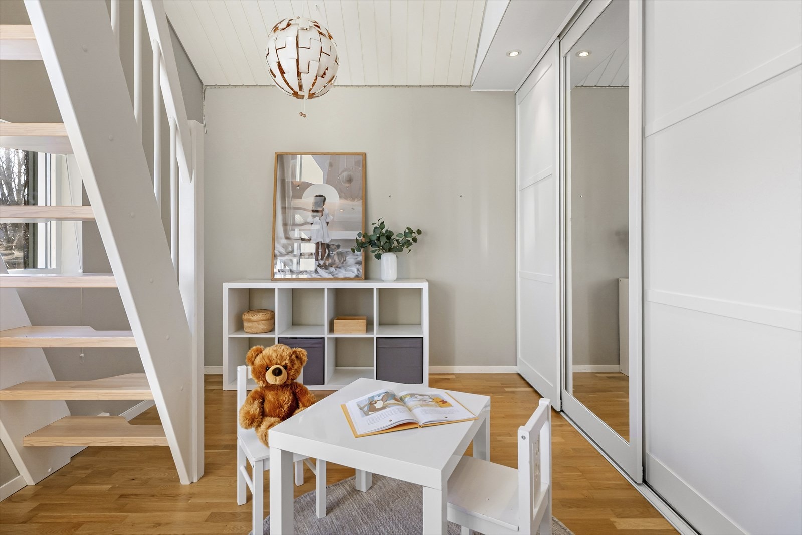 Soverom nr. 4 har romslig skyvedørsgarderobe Galleribilde